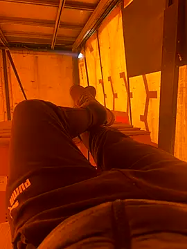 Snapshot of cussy007 chatting on 10/24/25, 12:34 cussy007 online show from 10/24/25, 12:34