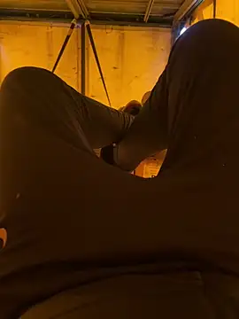 Snapshot of cussy007 chatting on 12/17/25, 01:28 cussy007 online show from 12/17/25, 01:28