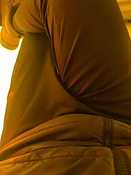 Snapshot of cussy007 chatting on 02/26/26, 01:21 cussy007 online show from 02/26/26, 01:21