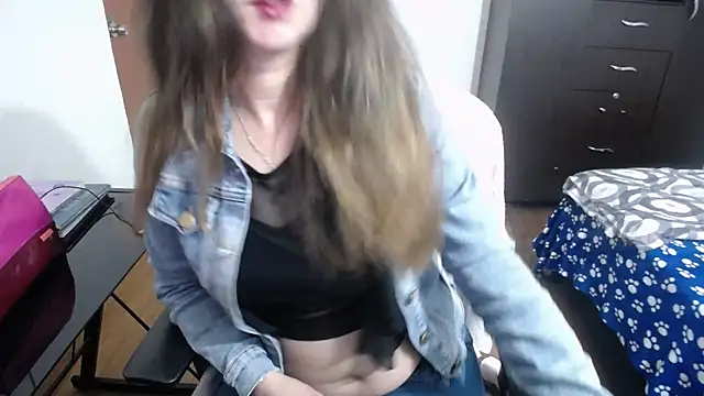 Snapshot of Luna_girlhot_ chatting on 02/21/25, 09:00 Luna girlhot  online show from 02/21/25, 09:00