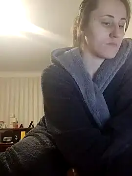 Snapshot of emeli_moon chatting on 01/02/25, 06:56 emeli moon online show from 01/02/25, 06:56