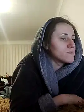 Snapshot of emeli_moon chatting on 01/24/25, 08:43 emeli moon online show from 01/24/25, 08:43