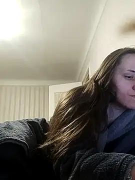 Snapshot of emeli_moon chatting on 02/28/25, 10:06 emeli moon online show from 02/28/25, 10:06