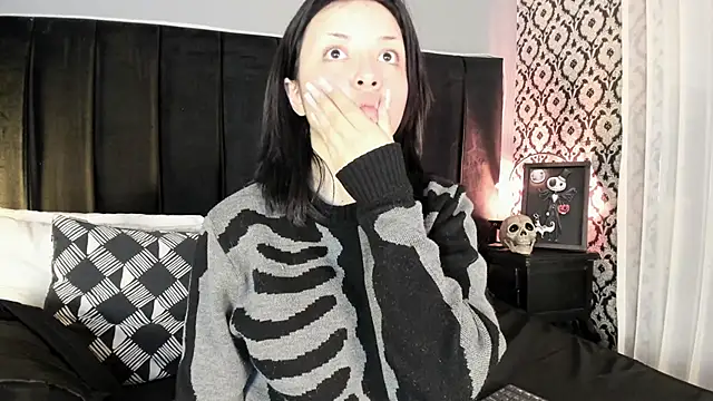 Adeelinee online show from 04/17/26, 04:43