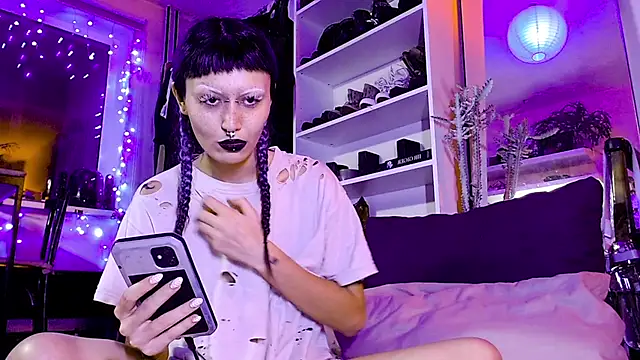 Snapshot of god_x_girl chatting on 12/21/24, 09:58 god x girl online show from 12/21/24, 09:58