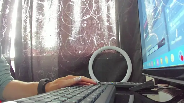 samantha  wilson online show from 10/29/25, 02:52