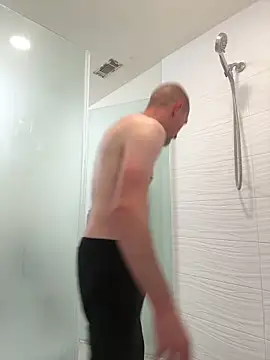 El Gizmo online show from 02/21/25, 05:20