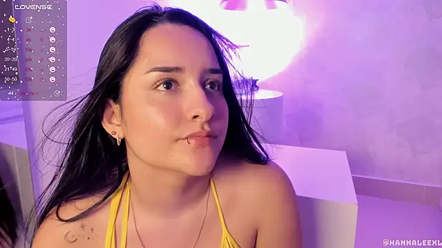 Snapshot of hanna_lee02 chatting on 01/27/25, 06:09 hanna lee02 online show from 01/27/25, 06:09