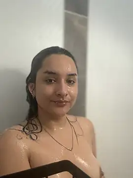 Snapshot of hanna_lee02 chatting on 01/31/25, 10:20 hanna lee02 online show from 01/31/25, 10:20