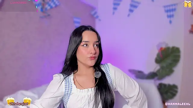 Snapshot of hanna_lee02 chatting on 10/02/25, 12:23 hanna lee02 online show from 10/02/25, 12:23