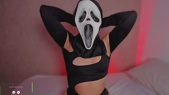 Snapshot of hanna_lee02 chatting on 10/29/25, 12:29 hanna lee02 online show from 10/29/25, 12:29