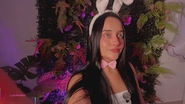 Snapshot of hanna_lee02 chatting on 10/30/25, 12:50 hanna lee02 online show from 10/30/25, 12:50