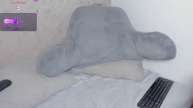 hanna lee02 online show from 12/20/25, 12:12