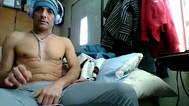 Snapshot of Dickinyou1980 chatting on 01/03/25, 04:16 Dickinyou1980 online show from 01/03/25, 04:16