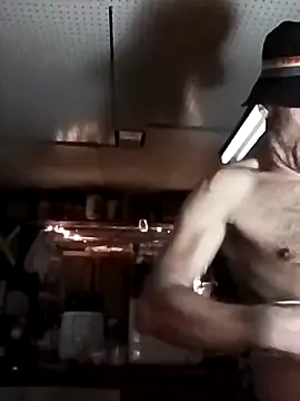 Snapshot of Dickinyou1980 chatting on 11/01/25, 04:42 Dickinyou1980 online show from 11/01/25, 04:42