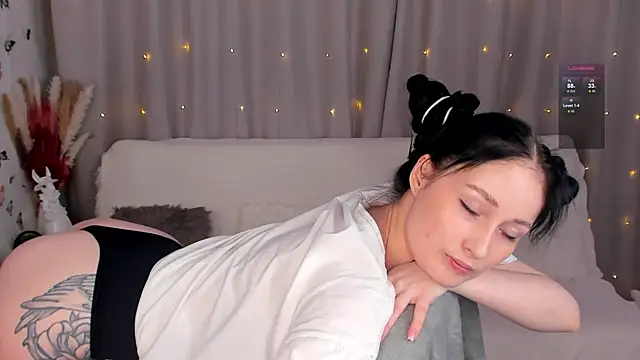 Snapshot of LisaMooore chatting on 02/15/25, 03:28 LisaMooore online show from 02/15/25, 03:28