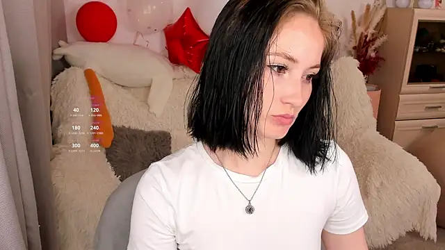 LisaMooore online show from 07/04/26, 07:09