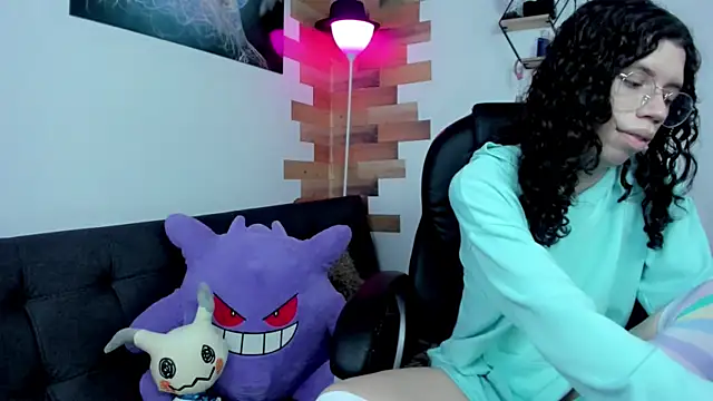 Snapshot of Angel_Dust18 chatting on 12/19/24, 11:14 Angel Dust18 online show from 12/19/24, 11:14