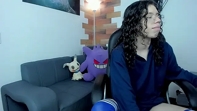 Snapshot of Angel_Dust18 chatting on 02/27/25, 08:42 Angel Dust18 online show from 02/27/25, 08:42