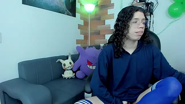 Snapshot of Angel_Dust18 chatting on 03/18/25, 08:37 Angel Dust18 online show from 03/18/25, 08:37