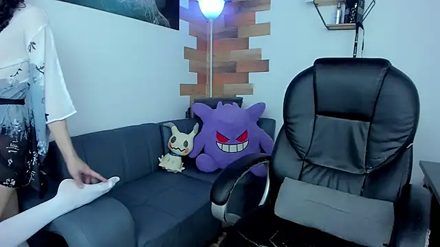 Snapshot of Angel_Dust18 chatting on 03/21/25, 08:29 Angel Dust18 online show from 03/21/25, 08:29