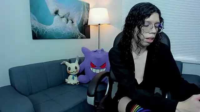 Snapshot of Angel_Dust18 chatting on 09/19/25, 02:18 Angel Dust18 online show from 09/19/25, 02:18