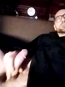 Snapshot of tomee83 chatting on 10/28/25, 10:45 tomee83 online show from 10/28/25, 10:45