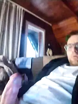 Snapshot of tomee83 chatting on 12/03/25, 06:43 tomee83 online show from 12/03/25, 06:43