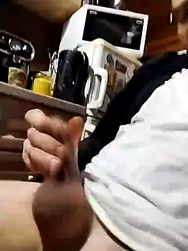 Snapshot of tomee83 chatting on 12/04/25, 06:12 tomee83 online show from 12/04/25, 06:12