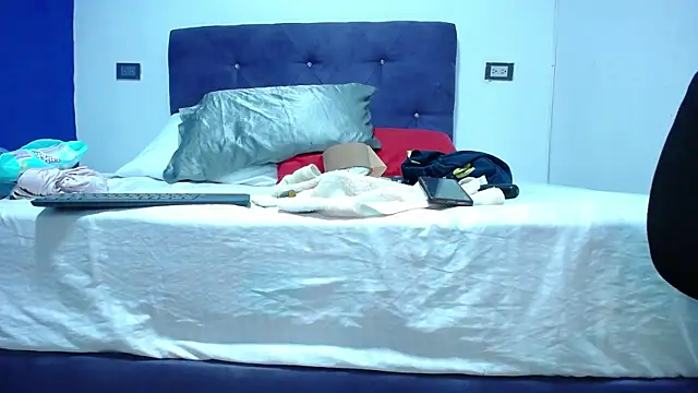 Squirter pussybomb online show from 03/07/25, 04:24