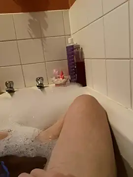 Snapshot of Russell1508 chatting on 01/23/25, 04:37 Russell1508 online show from 01/23/25, 04:37