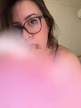 Its Jade online show from 05/18/26, 03:40