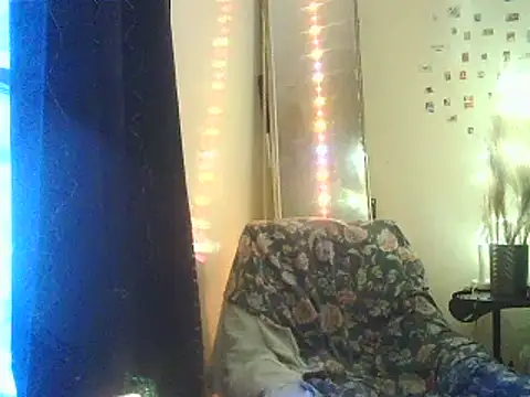 Snapshot of DaddyQuimHot chatting on 02/11/25, 07:54 DaddyQuimHot online show from 02/11/25, 07:54