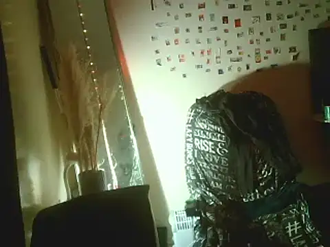 Snapshot of DaddyQuimHot chatting on 02/18/25, 04:15 DaddyQuimHot online show from 02/18/25, 04:15