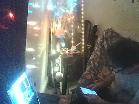 Snapshot of DaddyQuimHot chatting on 03/17/25, 03:47 DaddyQuimHot online show from 03/17/25, 03:47