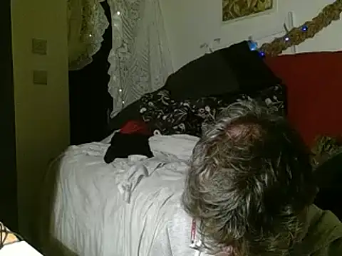 Snapshot of DaddyQuimHot chatting on 11/05/25, 12:10 DaddyQuimHot online show from 11/05/25, 12:10