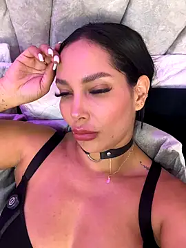 Dakota diaz  online show from 11/19/25, 07:47