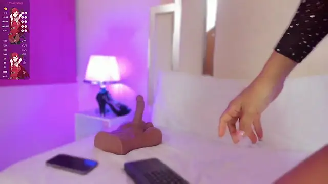 lauramartin1 online show from 03/21/25, 04:39