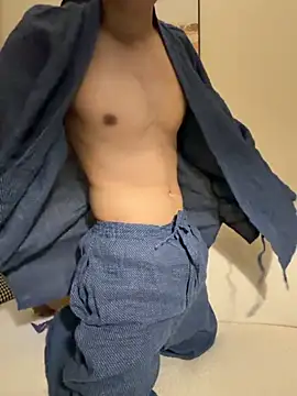 Snapshot of ori6 chatting on 11/30/25, 02:43 ori6 online show from 11/30/25, 02:43