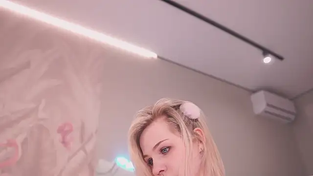 Snapshot of NinaMint chatting on 09/30/25, 05:51 NinaMint online show from 09/30/25, 05:51