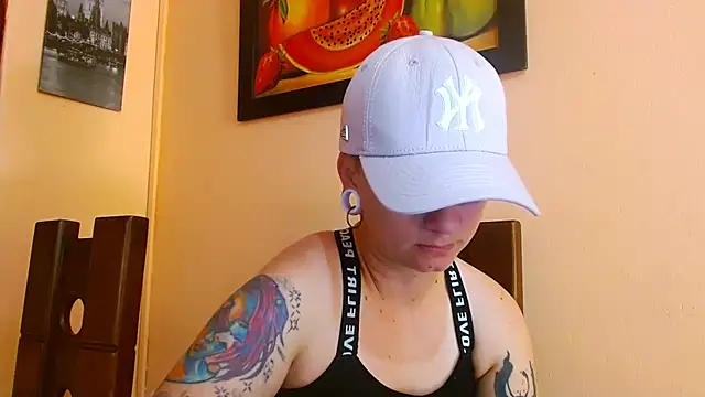 Snapshot of tomboyblue chatting on 07/10/26, 04:20 tomboyblue online show from 07/10/26, 04:20
