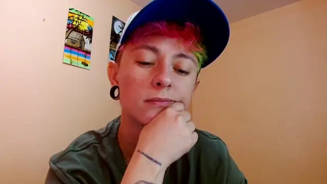 Snapshot of tomboyblue chatting on 07/17/26, 09:08 tomboyblue online show from 07/17/26, 09:08