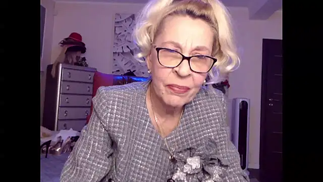 Snapshot of HornyMilf_555 chatting on 10/06/25, 01:08 HornyMilf 555 online show from 10/06/25, 01:08