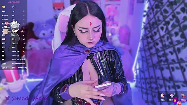 Snapshot of MaddyFooxx chatting on 12/15/25, 08:02 MaddyFooxx online show from 12/15/25, 08:02