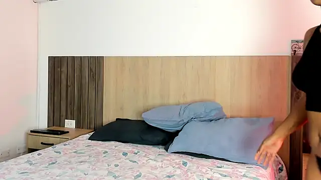 rebeca cortez  online show from 11/10/25, 07:57