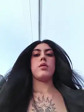 Snapshot of Mazikeen-- chatting on 11/06/25, 10:43 Mazikeen-- online show from 11/06/25, 10:43