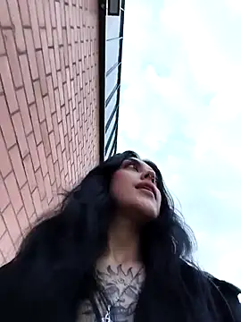 Snapshot of Mazikeen-- chatting on 11/12/25, 10:09 Mazikeen-- online show from 11/12/25, 10:09