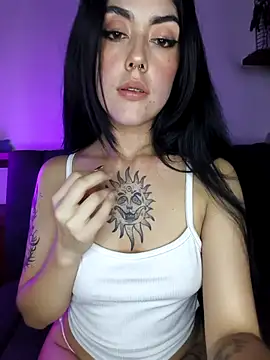 Snapshot of Mazikeen-- chatting on 11/22/25, 11:48 Mazikeen-- online show from 11/22/25, 11:48