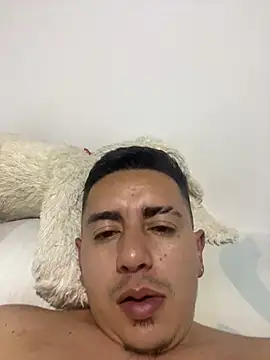 Snapshot of DanielGomez9 chatting on 12/17/24, 04:34 DanielGomez9 online show from 12/17/24, 04:34