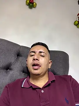 Snapshot of DanielGomez9 chatting on 12/25/24, 03:18 DanielGomez9 online show from 12/25/24, 03:18